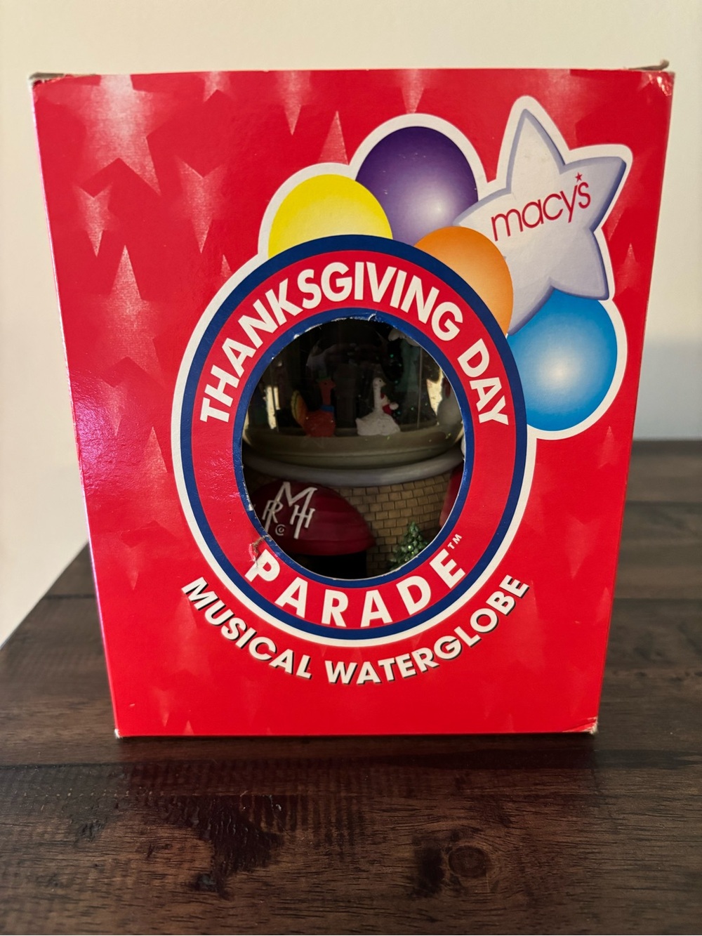 Macy’s Thanksgiving Day Parade Snow Globe-2000 - Picture 5 of 6